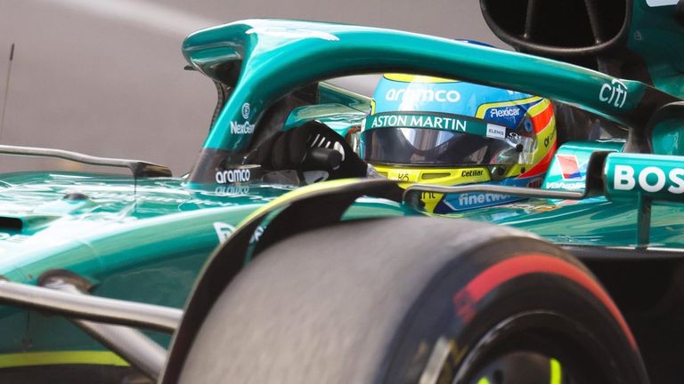 Fernando Alonso (Aston Martin) in Singapur.