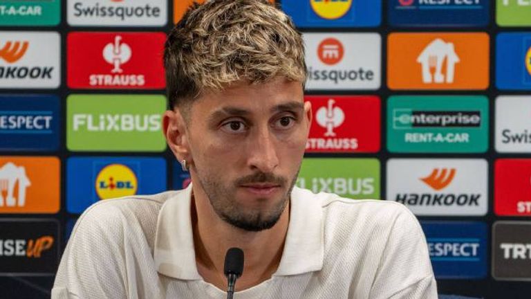 Atakan Karazor und der VfB Stuttgart müssen in der Europa Leauge bei Fenerbahce Istanbul antreten.