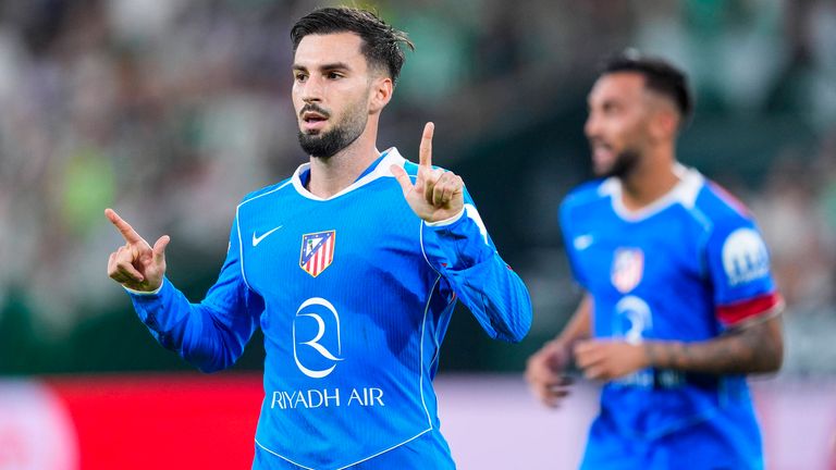 Alex Baena bejubelt seinen Treffer gegen Betis Sevilla