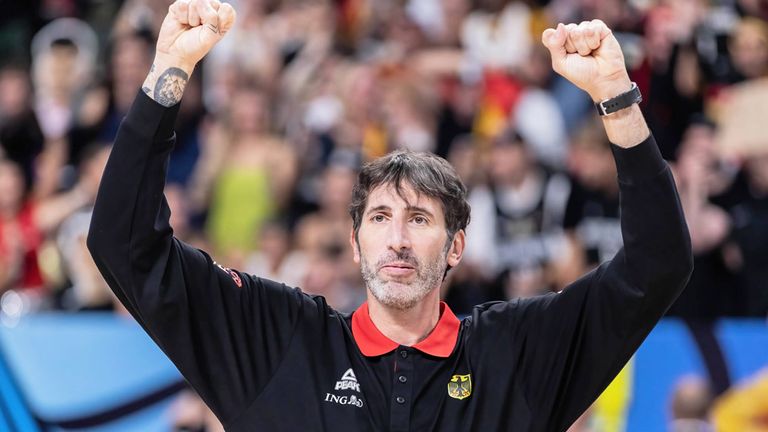 Bundestrainer Alex Mumbru ist aus dem Krankenhaus raus.