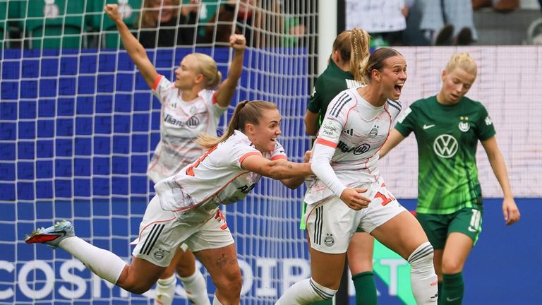 Der FC Bayern gewinnt in der Frauen-Bundesliga das Topspiel beim VfL Wolfsburg.