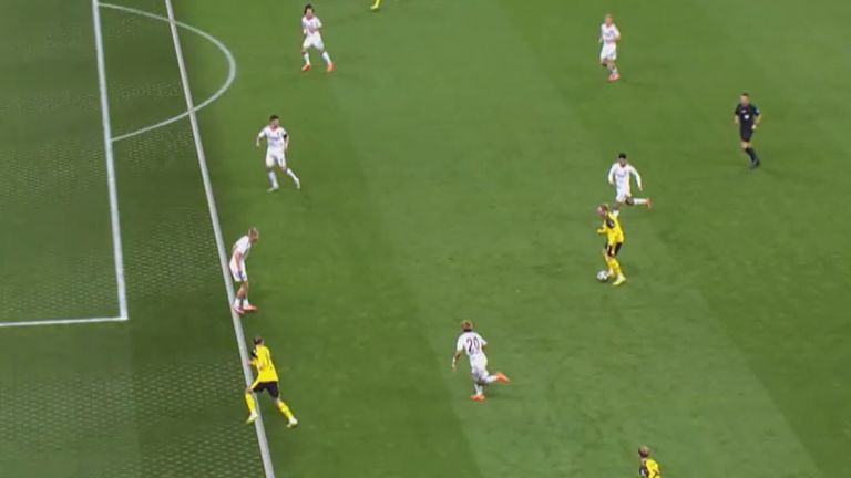 Das BVB-Ausgleichstor gegen Frankfurt sorgt für Gesprächsstoff. . 