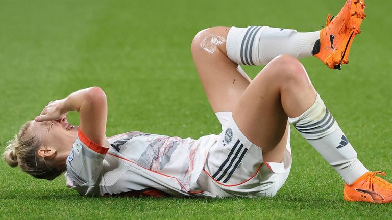 Carolin Simon wird den Frauen des FC Bayern wochenlang fehlen. 