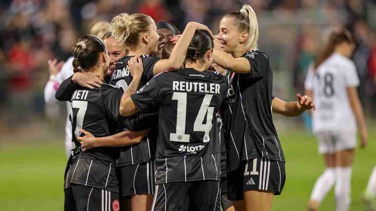 Jubel bei den Frankfurterinnen: Der Einzug ins Achtelfinale des Europe Cups ist perfekt.