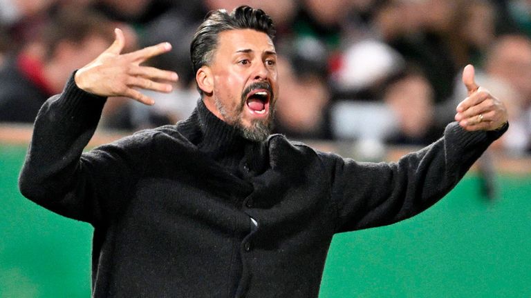 Sandro Wagner und der FC Augsburg sind im DFB-Pokal ausgeschieden.