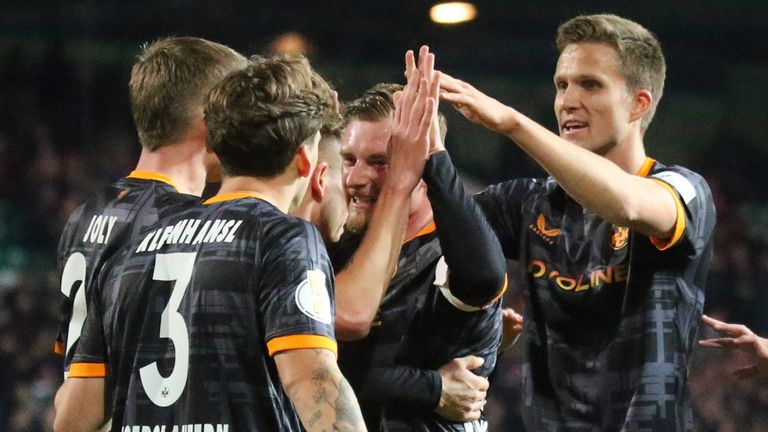 Der 1. FC Kaiserslautern steht nach dem Auswärtssieg in Fürth im Achtelfinale des DFB-Pokals. 