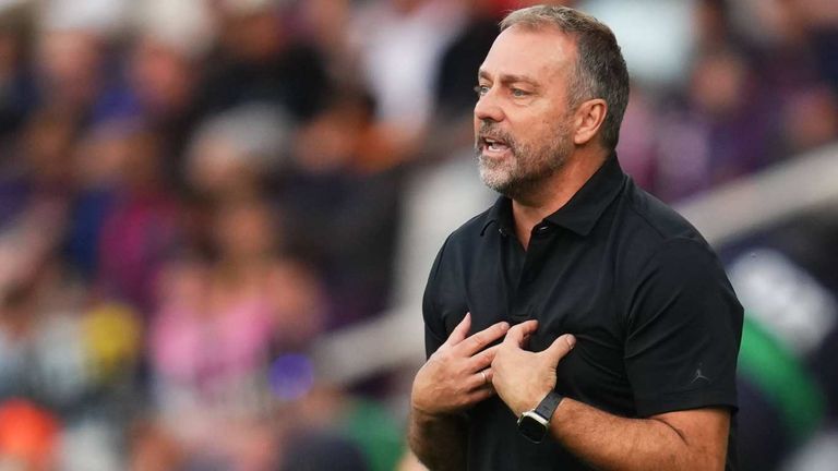 Barcelona-Trainer Hansi Flick bejubelte den späten Siegtreffer seiner Mannschaft am Wochenende mit einer obszönen Geste.