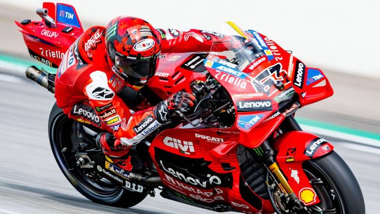 Francesco Bagnaia gewinnt das Sprintrennen in Malaysia durch einen Start-Ziel-Sieg.