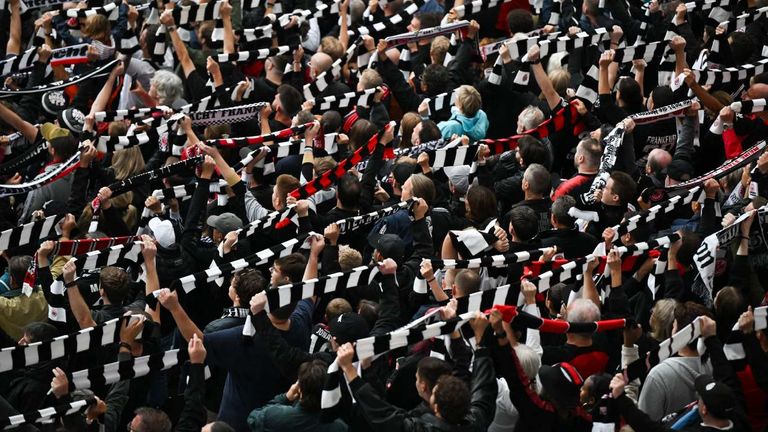 Eintracht Frankfurt muss beim Auswärtsspiel in Neapel auf die eigenen Fans verzichten.