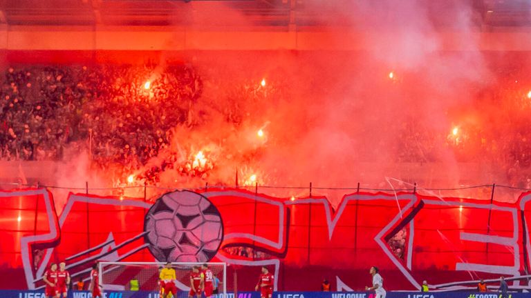 Dem SC Freiburg und dem VfB Stuttgart droht international ein Fan-Ausschluss. 