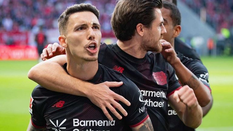 Alejandro Grimaldo will bei Bayer Leverkusen eine Führungsrolle einnehmen.