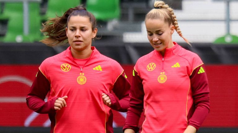 Lena Oberdorf (li.) und Giulia Gwinn sind zurück im DFB-Kader.