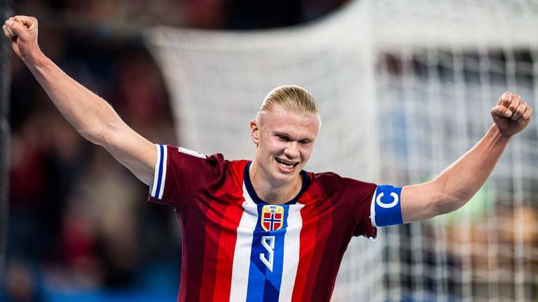 Erling Haaland erzielte beim Kantersieg seiner Norweger gegen Israel einen Dreierpack.