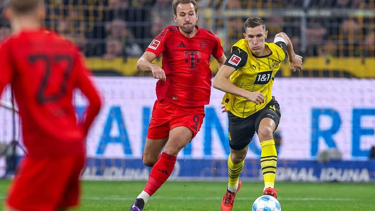 Harry Kane (l.) und Nico Schlotterbeck kämpfen im Klassiker zwischen Bayern und Dortmund um den Ball.