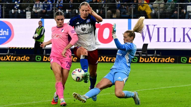 HSV-Torhüterin Inga Schuldt patzt gegen Hoffenheim.