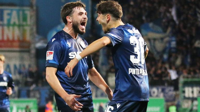 Lilian Egloff bejubelt seinen Treffer zum zwischenzeitlichen 2:0 für den KSC. 