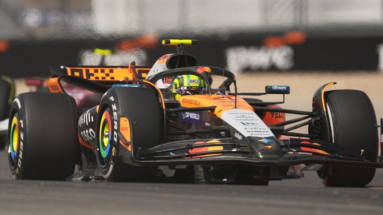 Lando Norris im McLaren setzt im ersten und einzigen Freien Training in Austin beim GP der USA die Bestzeit. 
