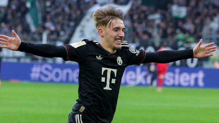 Lennart Karl feierte sein Pflichtspieldebüt für den FC Bayern am 22. August 2025 beim 6:0-Sieg gegen RB Leipzig.