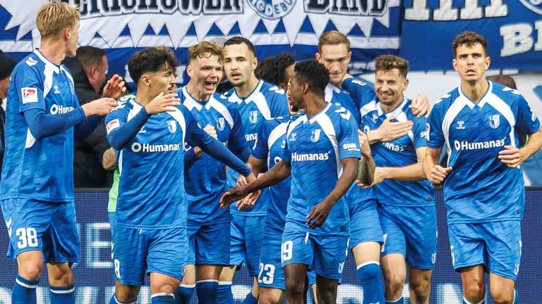 Der 1. FC Magdeburg feiert einen 2:0-Sieg gegen Preußen Münster.