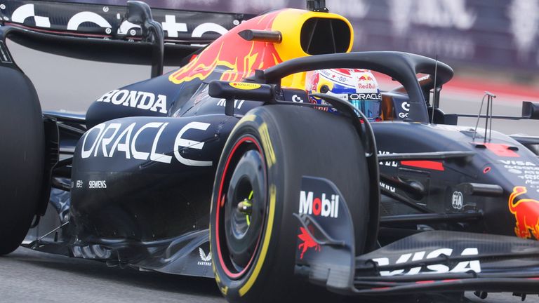 Max Verstappen stellt seinen Red Bull beim Qualifying zum GP der USA auf die Pole Position.