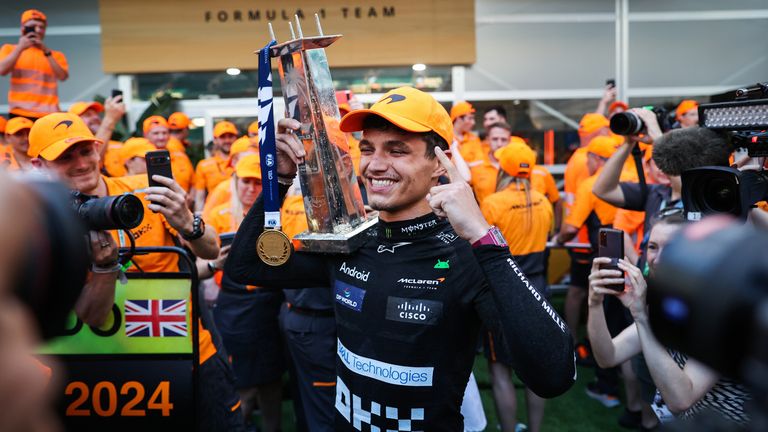 Miami im vergangenen Jahr leitet die dominanteste Phase für McLaren seit Jahrzehnten ein. Lando Norris gewinnt vor Max Verstappen.