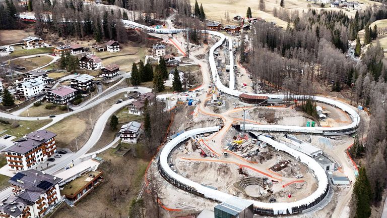 Cortina d'Ampezzo: Sliding Centre - Sportarten: 
Bob, Skeleton und Rodeln.