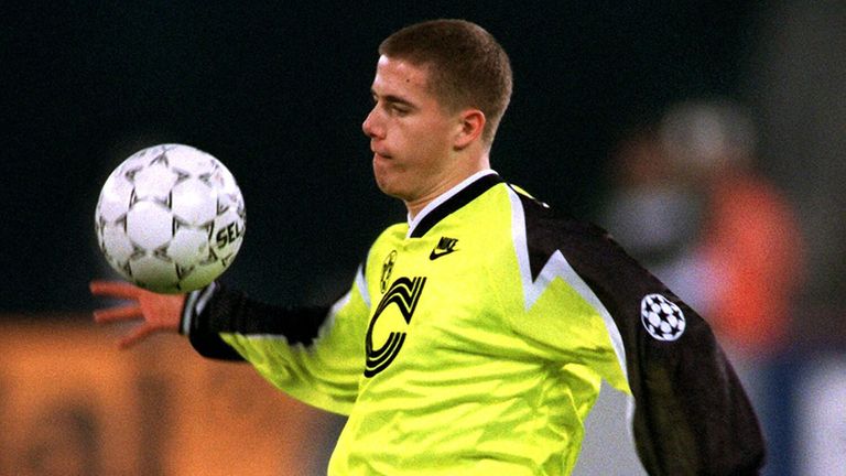 8. LARS RICKEN trifft am 18. Oktober 1995 in der Gruppenphase für den BVB gegen Steaua Bukarest im Alter von 19 Jahren und 100 Tagen.