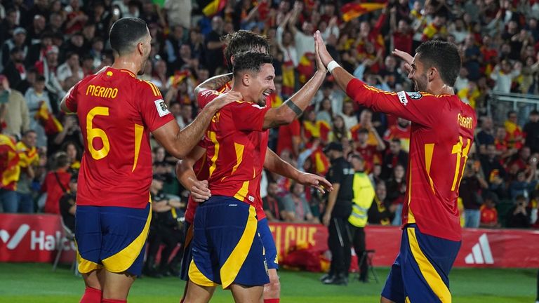 Spanien bezwingt Georgien mit 2:0.