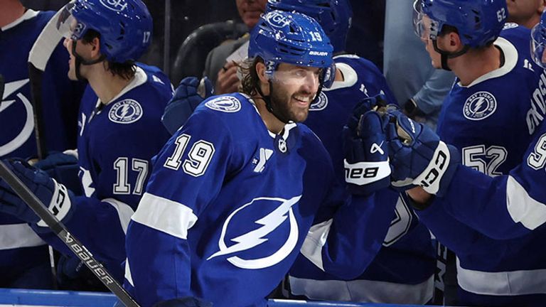 Der deutsche Nationalspieler Wojciech Stachowiak im Trikot der Tampa Bay Lightning.