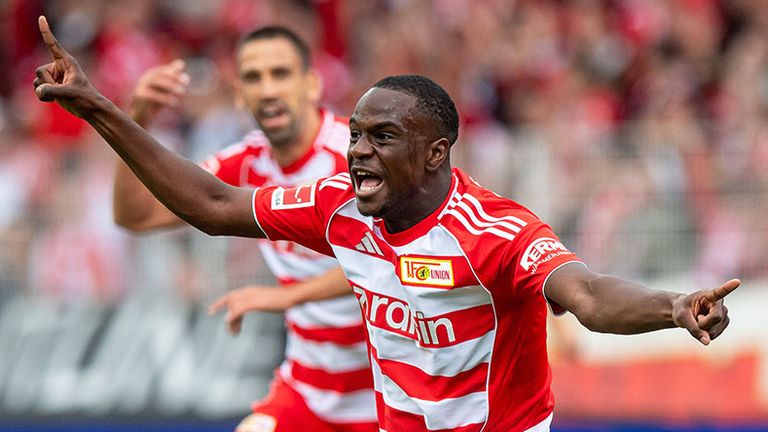 Ilyas Ansah bejubelt ein Tor für Union Berlin.