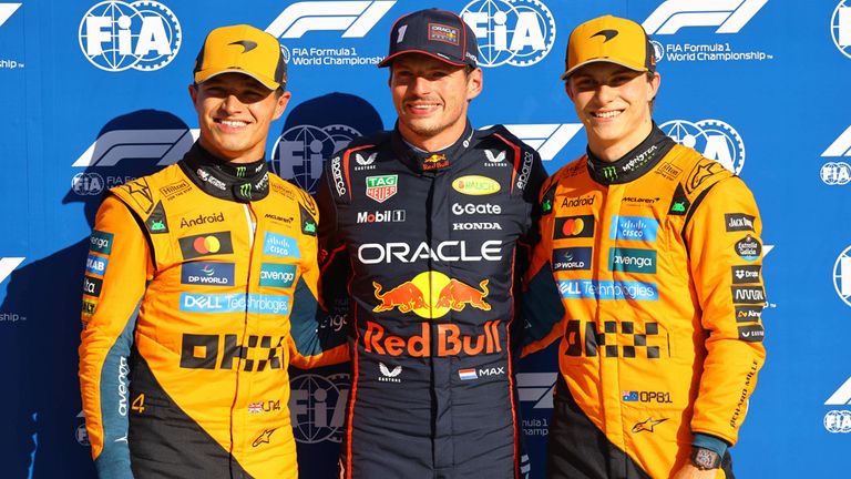 Lando Norris (v.l.), Max Verstappen und Oscar Piastri kämpfen um den WM-Titel.