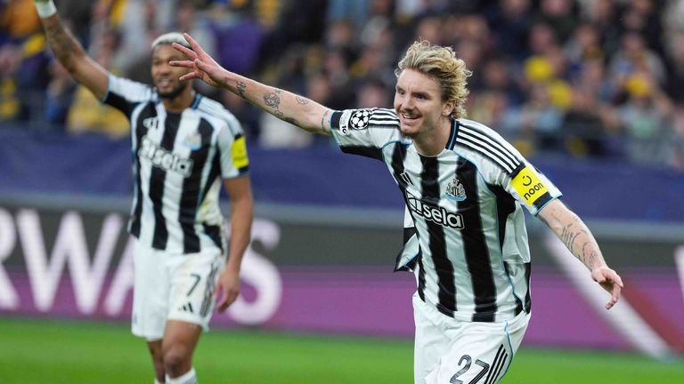 Nick Woltemade jubelt über seinen Treffer für Newcastle United in der Champions League.