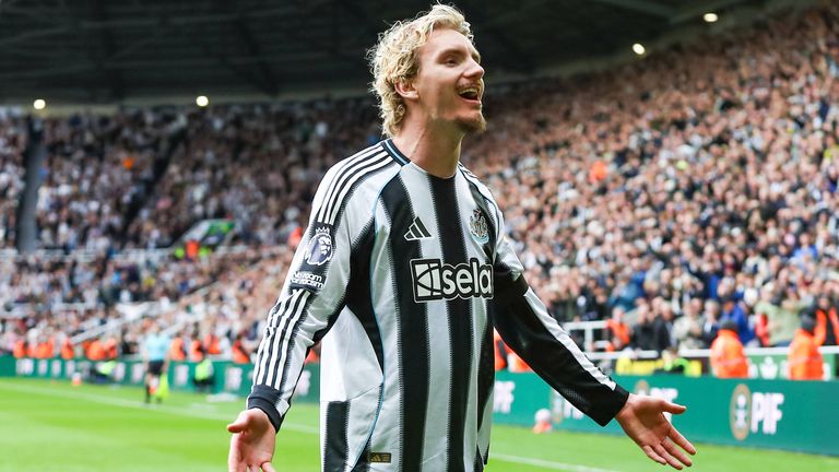 Nick Woltemade schießt Newcastle mit seinem Elfmeter zum Sieg.