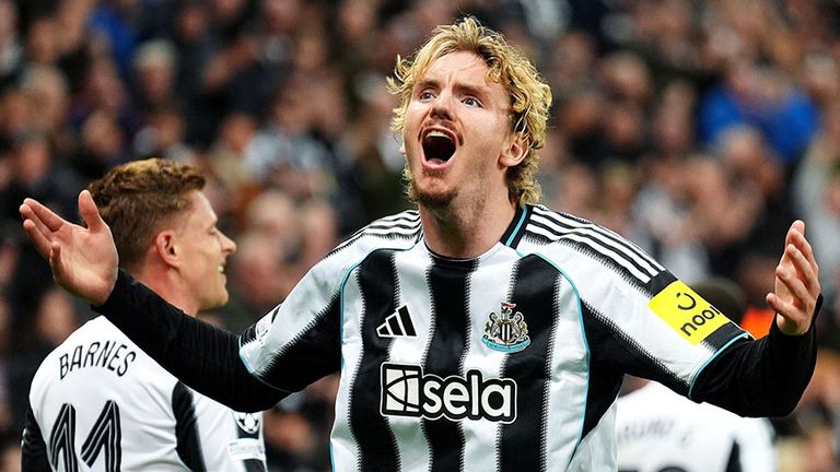 Nick Woltemade bejubelt ein Tor für Newcastle United.