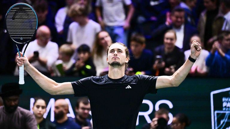 Alexander Zverev besiegt Alejandro Davidovich Fokina und steht im Viertelfinale beim ATP Masters in Paris.