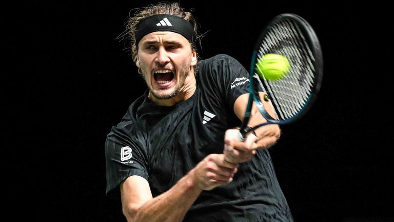 Alexander Zverev besiegt zum Auftakt des ATP Masters von Paris Ugo Carabelli.