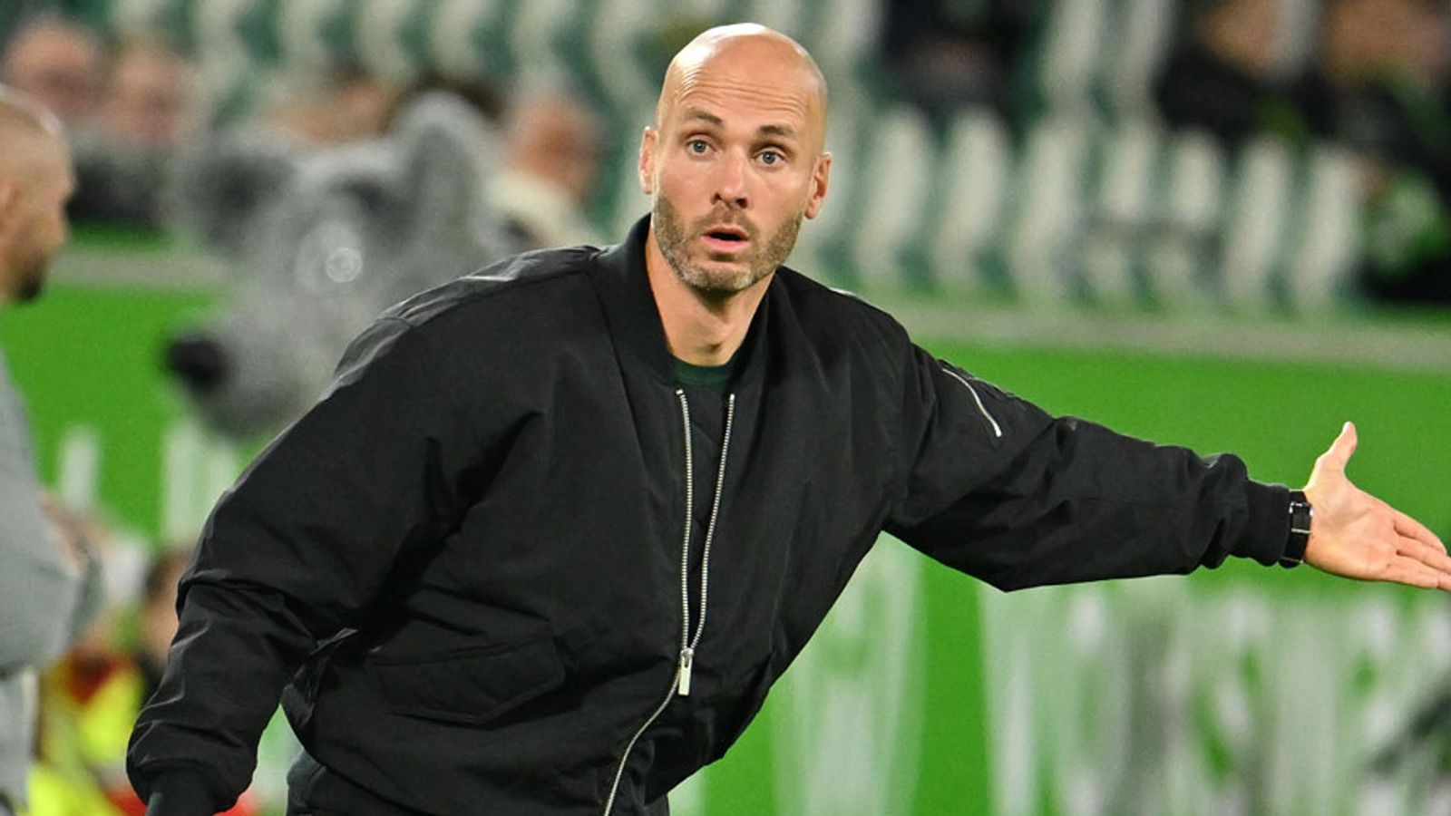 VfL Wolfsburg trennt sich offiziell von Trainer Paul Simonis