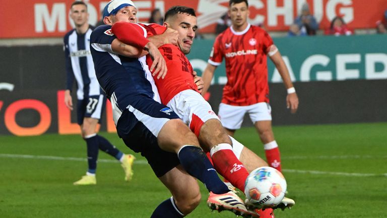 Hertha BSC erkämpft sich in der 2. Bundesliga einen Sieg gegen Kaiserslautern.