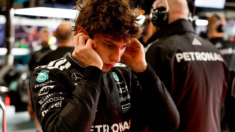 Kimi Antonelli hat beim GP von Katar kurz vor Schluss seinen vierten Platz an WM-Leader Lando Norris verloren. Das sagt für Wirbel!