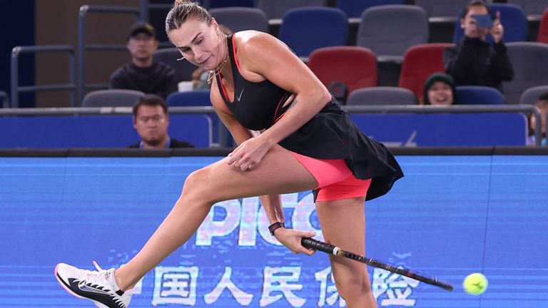 Aryna Sabalenka gewinnt in der ersten Runde der WTA Finals.