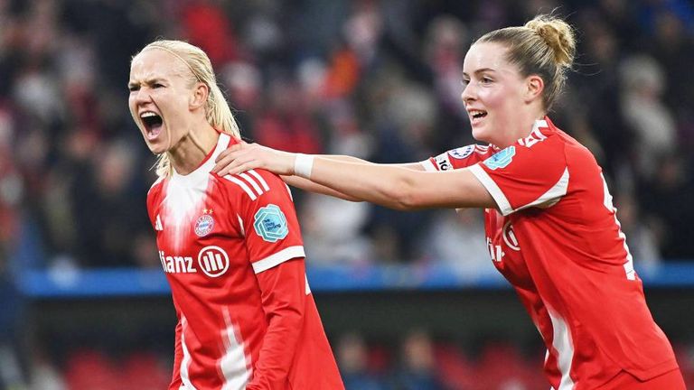 Die Bayern-Frauen feiern einen furiosen Sieg gegen Arsenal. 