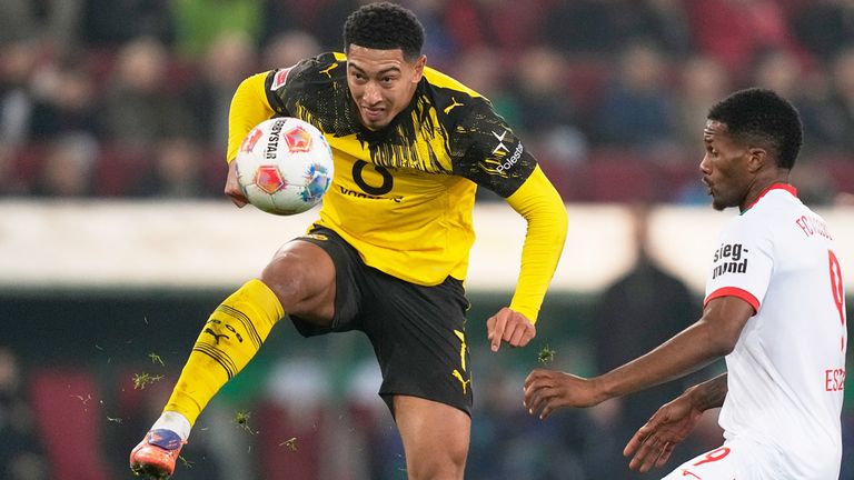 BVB-Star Jobe Bellingham (l.) im Spiel beim FC Augsburg.