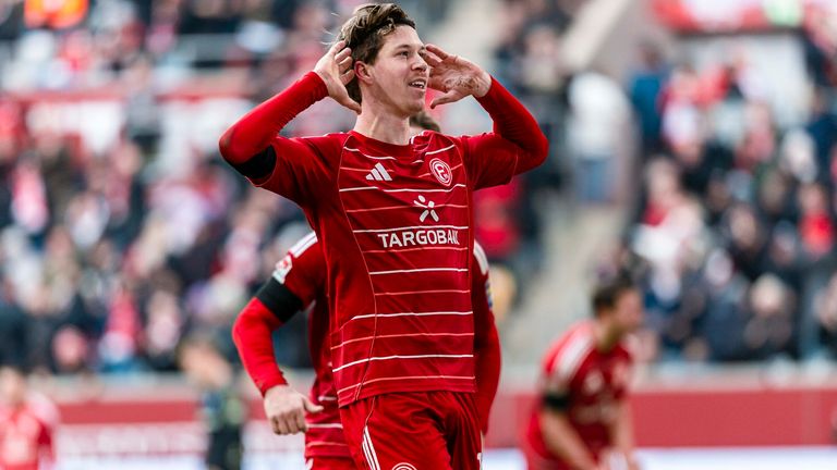 Cedric Itten bejubelt seinen ersten Treffer gegen Magdeburg.