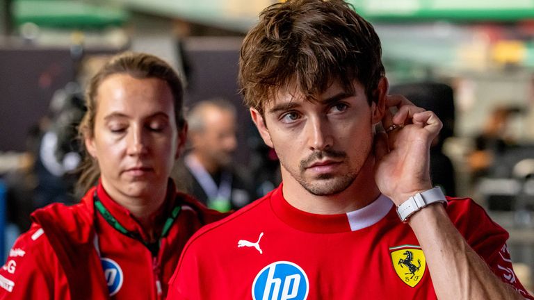 Charles Leclerc (im Bild) und Lewis Hamilton wurden zuletzt von Ferrari-Präsident John Elkann scharf kritisiert. 