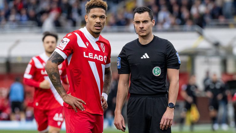 Cottbus-Profi Justin Butler ist rassistisch beleidigt worden.