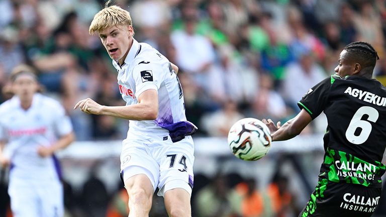 Nathan De Cat ist ein Mittelfeldjuwel des RSC Anderlecht.