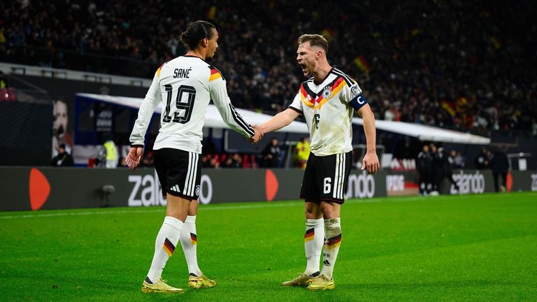 Deutschland hat sich direkt für die WM 2026 qualifiziert. Die nächsten Spiele für Sane (l), Kimmich (r) und Co. stehen im März an.