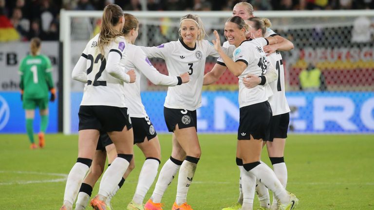 Die DFB-Frauen treffen am Freitag in Kaiserslautern auf Spanien.