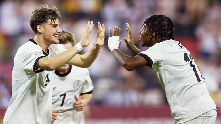 Die U17-Junioren feiern im dritten Gruppenspiel der WM einen Kantersieg gegen El Salvador. 