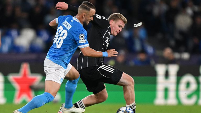 Eintracht Frankfurt erkämpft sich am 4. CL-Spieltag einen Punkt in Neapel.